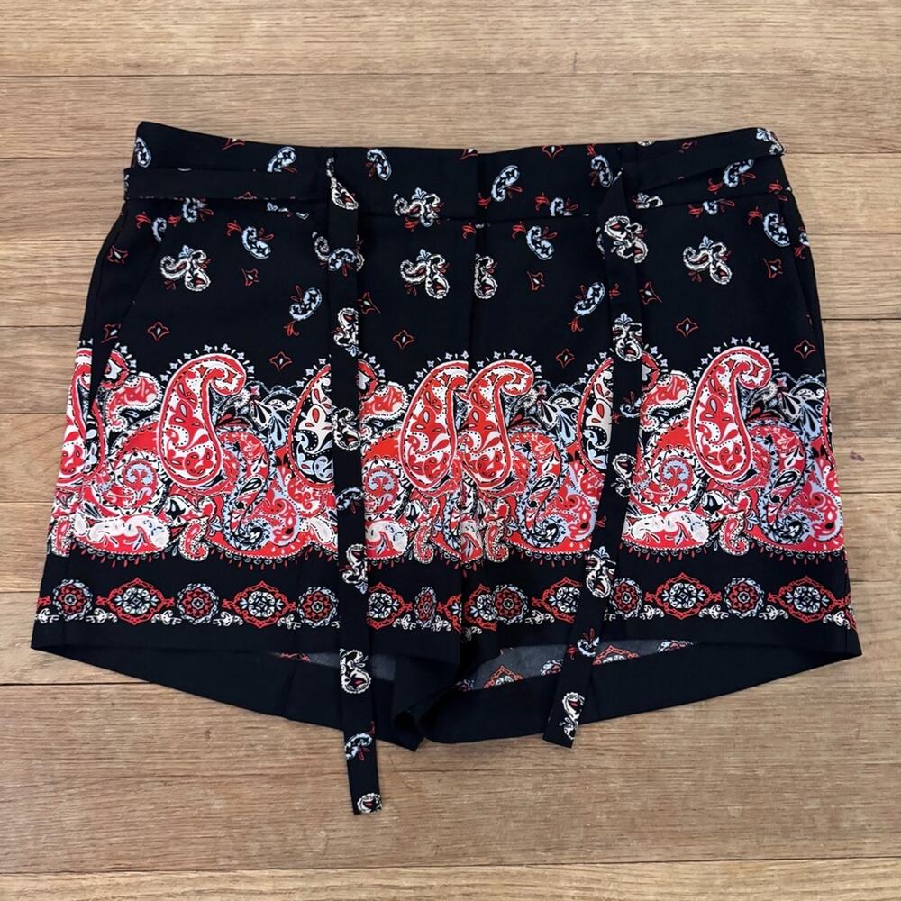 Loft black red white tie waist zip front shorts size 8P
b71